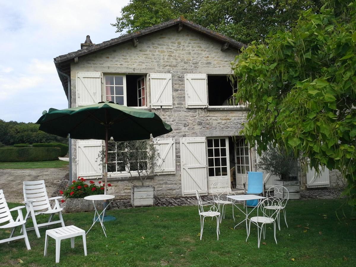 L'Arnaudiere Condac Extérieur photo